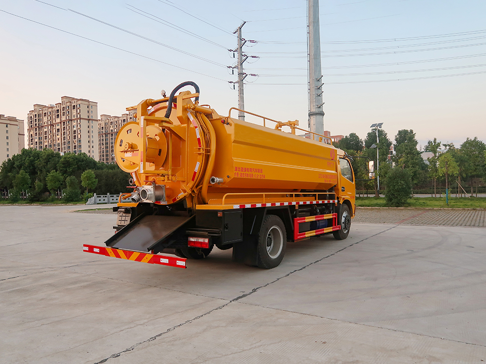 CLT5140GQWEQ6型清洗吸污車