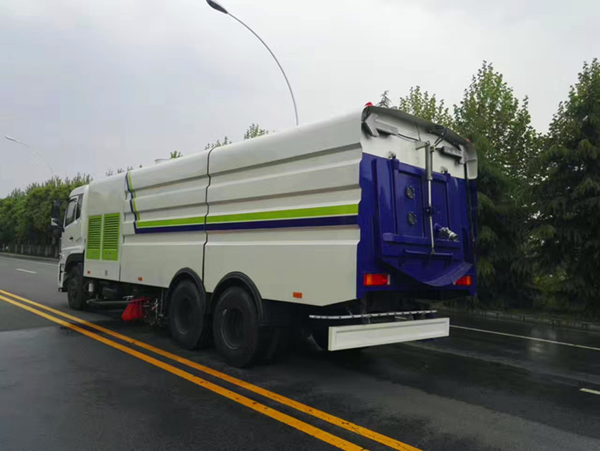 東風天龍洗掃車-20方洗掃車