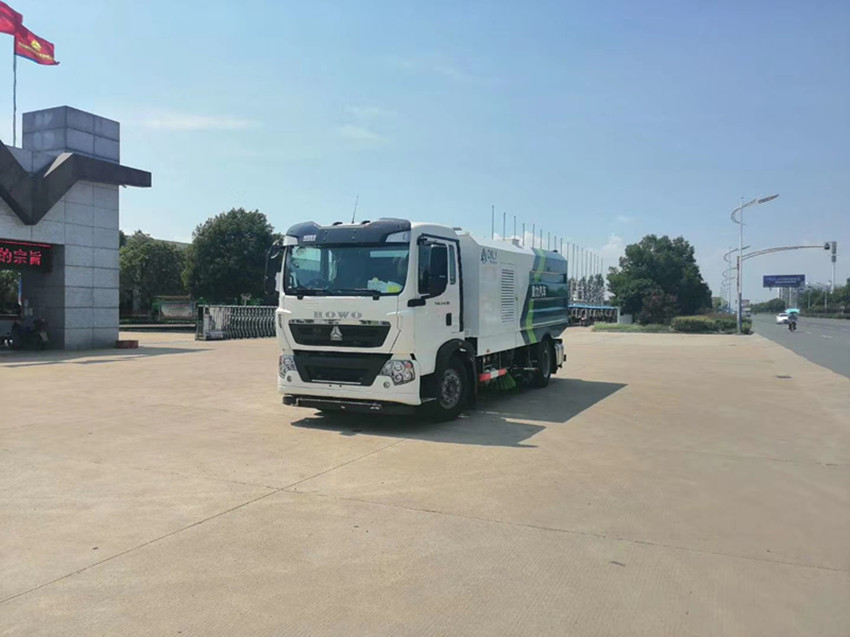 重汽豪沃洗掃車-重汽豪沃18噸洗掃車